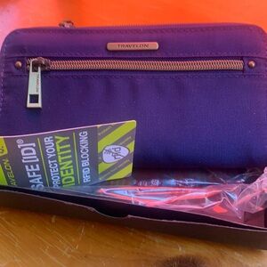 Travelon NWT wallet with protection for your Id